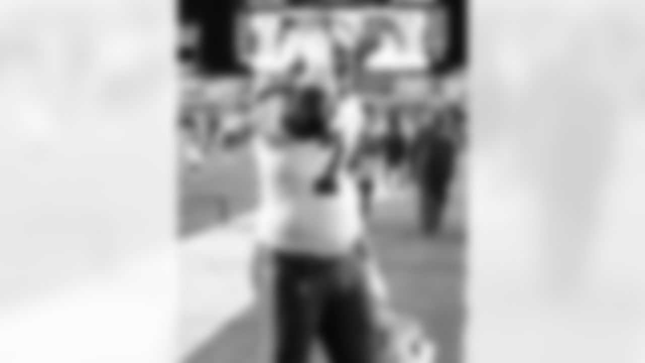 Pittsburgh Steelers vs Buffalo Bills, Regular Season, November 30, 2025 at Acrisure Stadium.