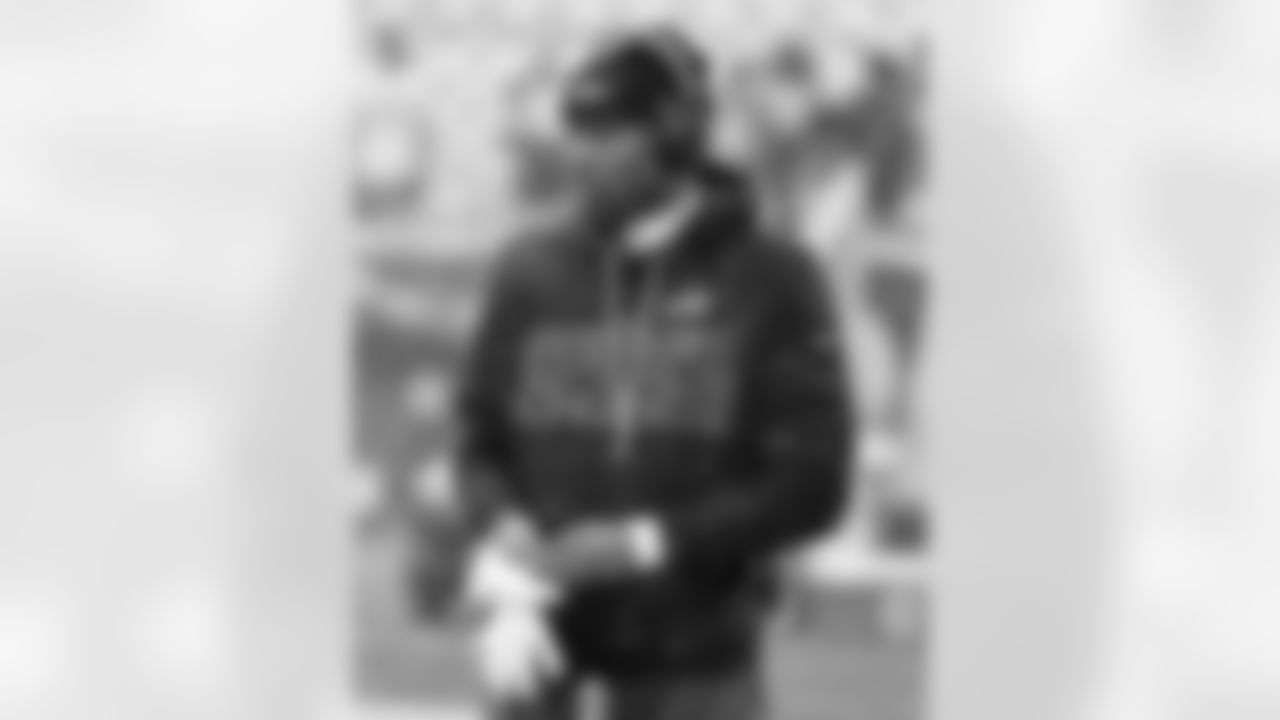 New England Patriots vs Buffalo Bills, Regular Season, December 14, 2025 at Gillette Stadium.