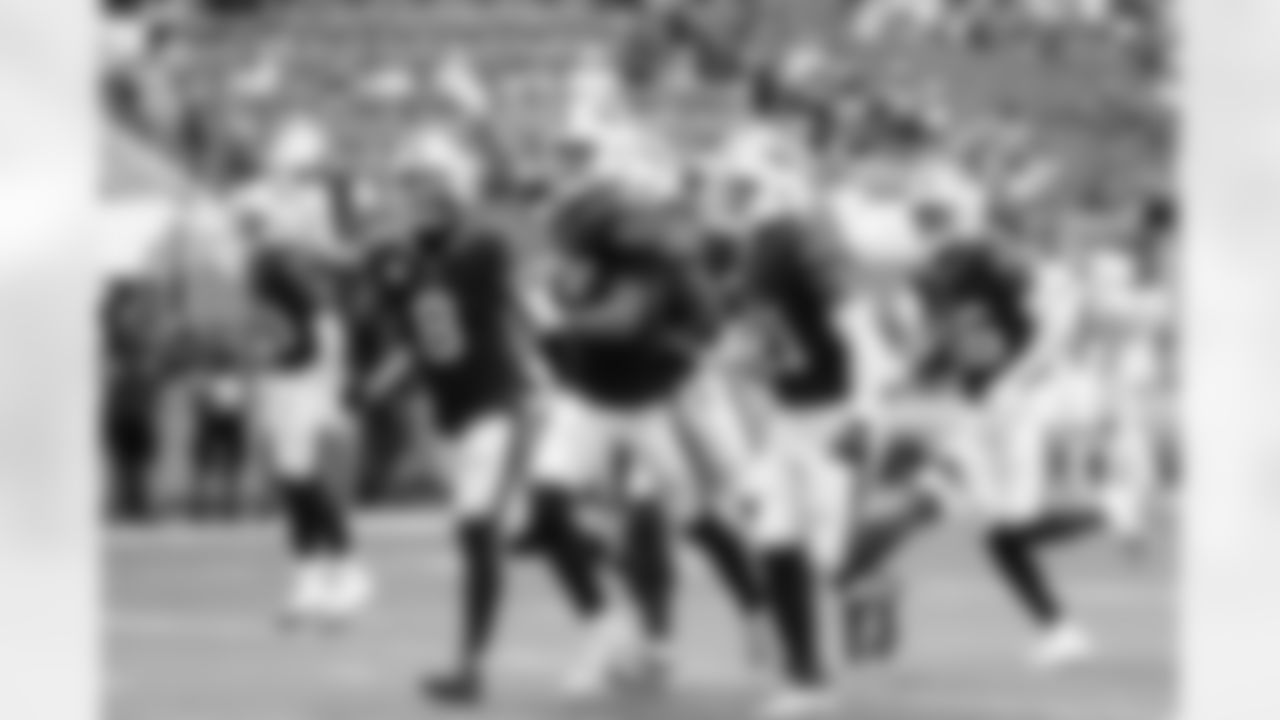 Miami Dolphins vs Buffalo Bills, Regular Season, November 09, 2025 at Hard Rock Stadium.