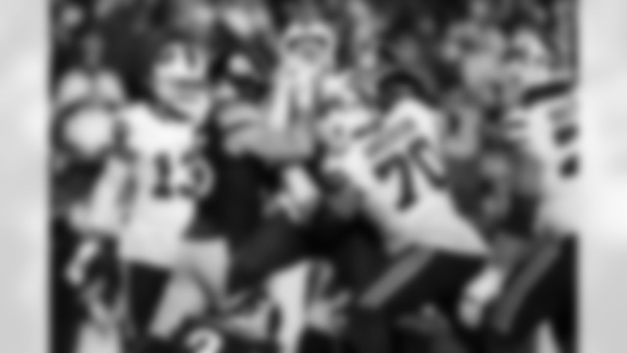 Pittsburgh Steelers vs Buffalo Bills, Regular Season, November 30, 2025 at Acrisure Stadium.