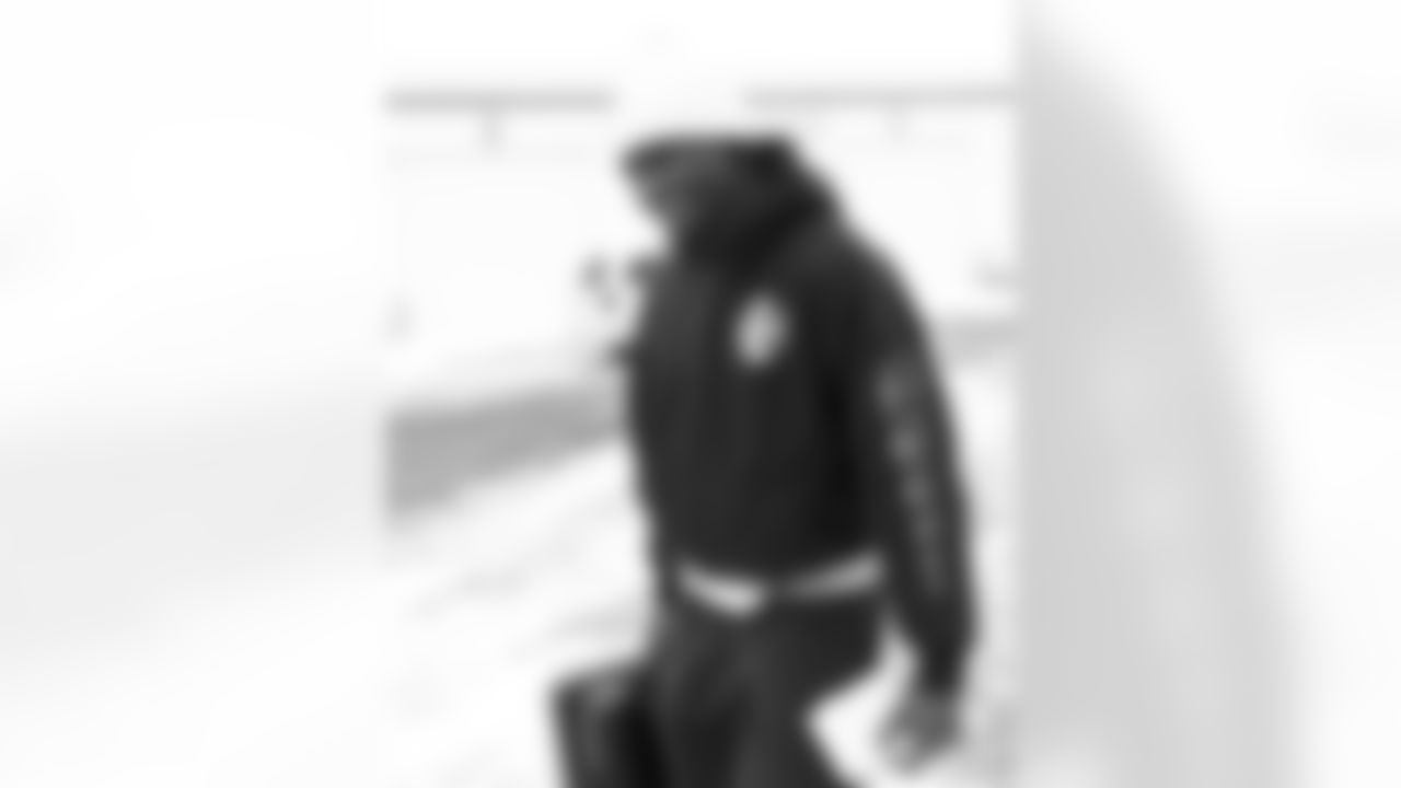 Te'Cory Couch (33). Buffalo Bills travel to Foxborough, December 13, 2025 at Buffalo Niagara International Airport.