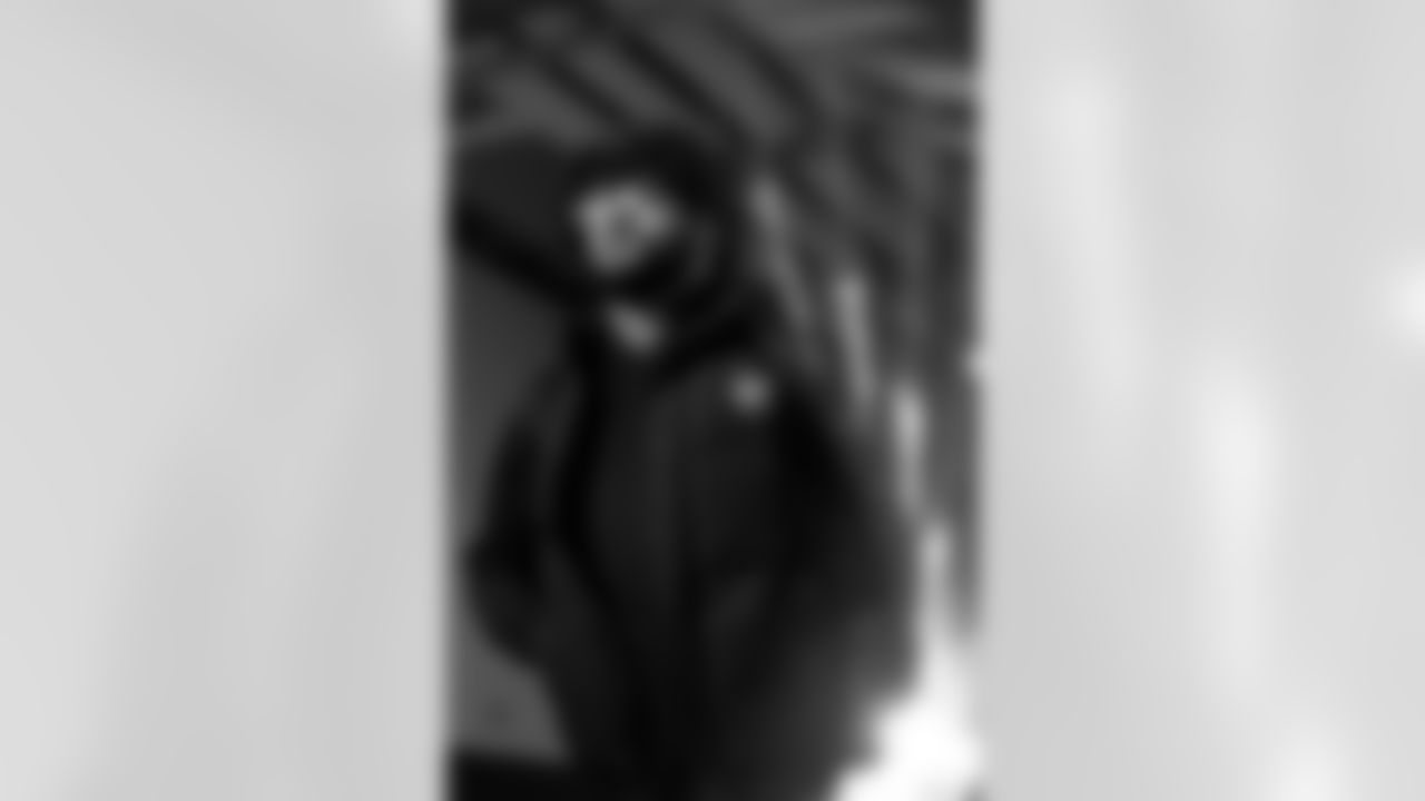 Pittsburgh Steelers vs Buffalo Bills, Regular Season, November 30, 2025 at Acrisure Stadium.