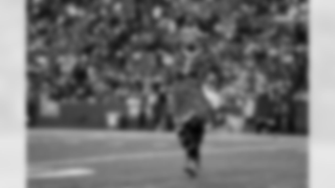 Buffalo Bills vs Tampa Bay Buccaneers, Regular Season, November 16, 2025 at Highmark Stadium.