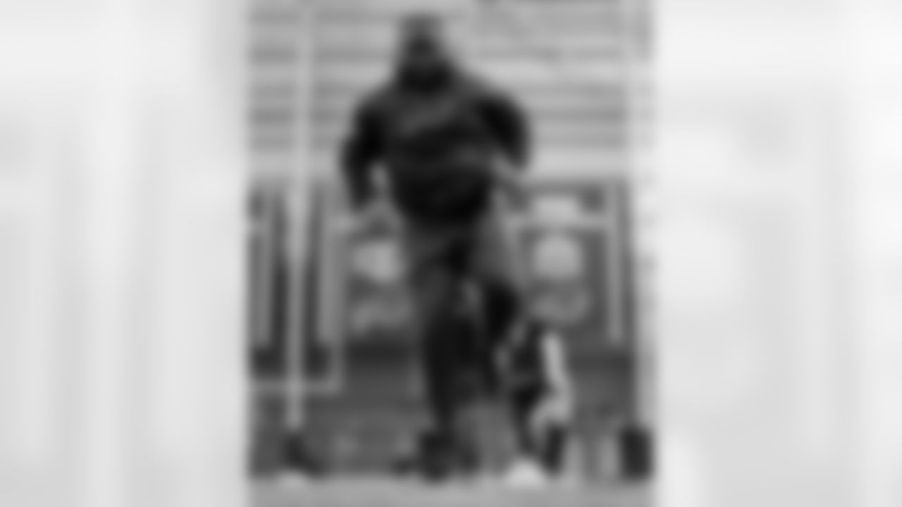 DeWayne Carter (90). Buffalo Bills players work out during Phase One of voluntary off-season workouts, April 23, 2025 at the Buffalo Bills Training Center.