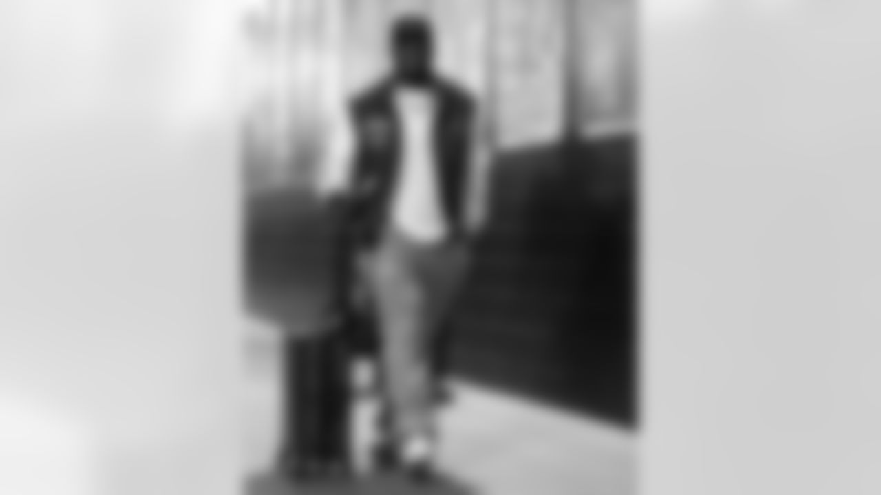 New England Patriots vs Buffalo Bills, Regular Season, December 14, 2025 at Gillette Stadium.