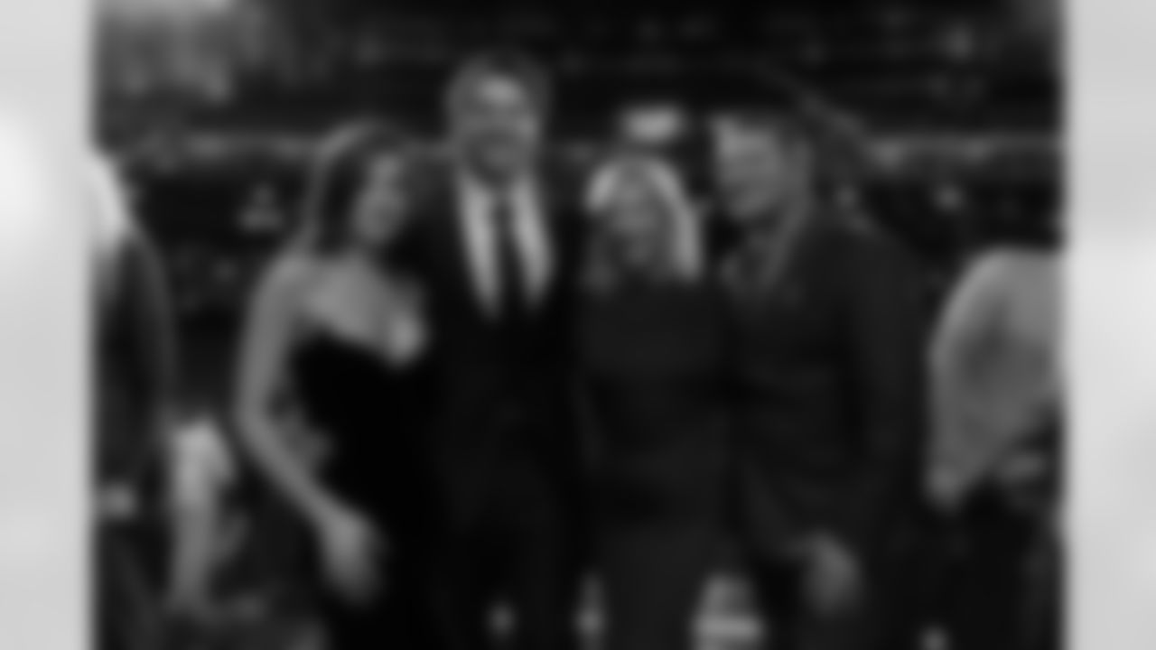 (L to R) Hailee Steinfeld, Josh Allen, Lavonne Allen and Joel Allen pose a for a photo on stage following the NFL Honors award show ahead of the Super Bowl 59 football game, Thursday, Feb. 6, 2025, in New Orleans. (Michael Owens via AP)