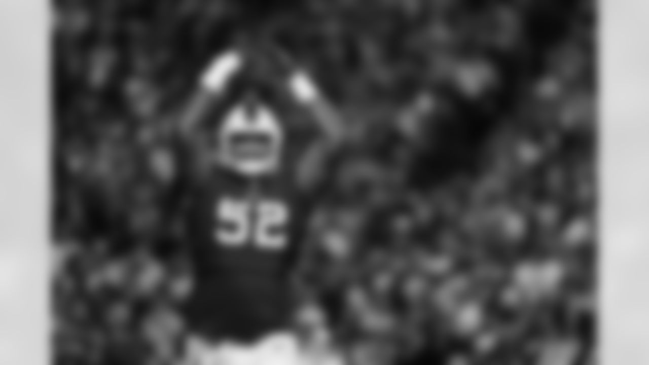 Jordan Phillips (52). Buffalo Bills vs Kansas City Chiefs, Regular Season, November 02, 2025 at Highmark Stadium.