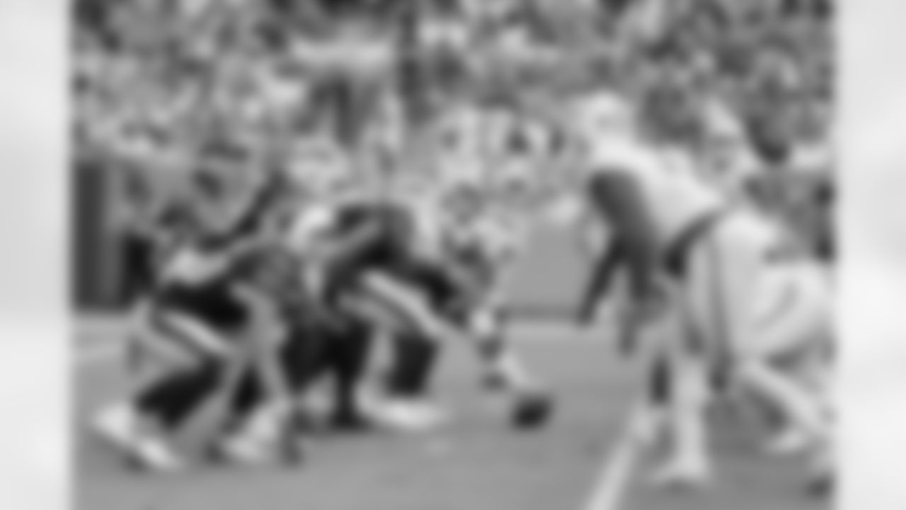 Miami Dolphins vs Buffalo Bills, Regular Season, November 09, 2025 at Hard Rock Stadium.