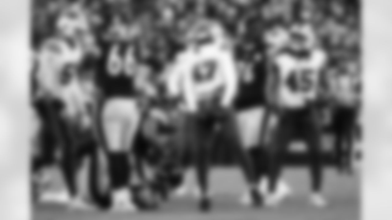 Pittsburgh Steelers vs Buffalo Bills, Regular Season, November 30, 2025 at Acrisure Stadium.