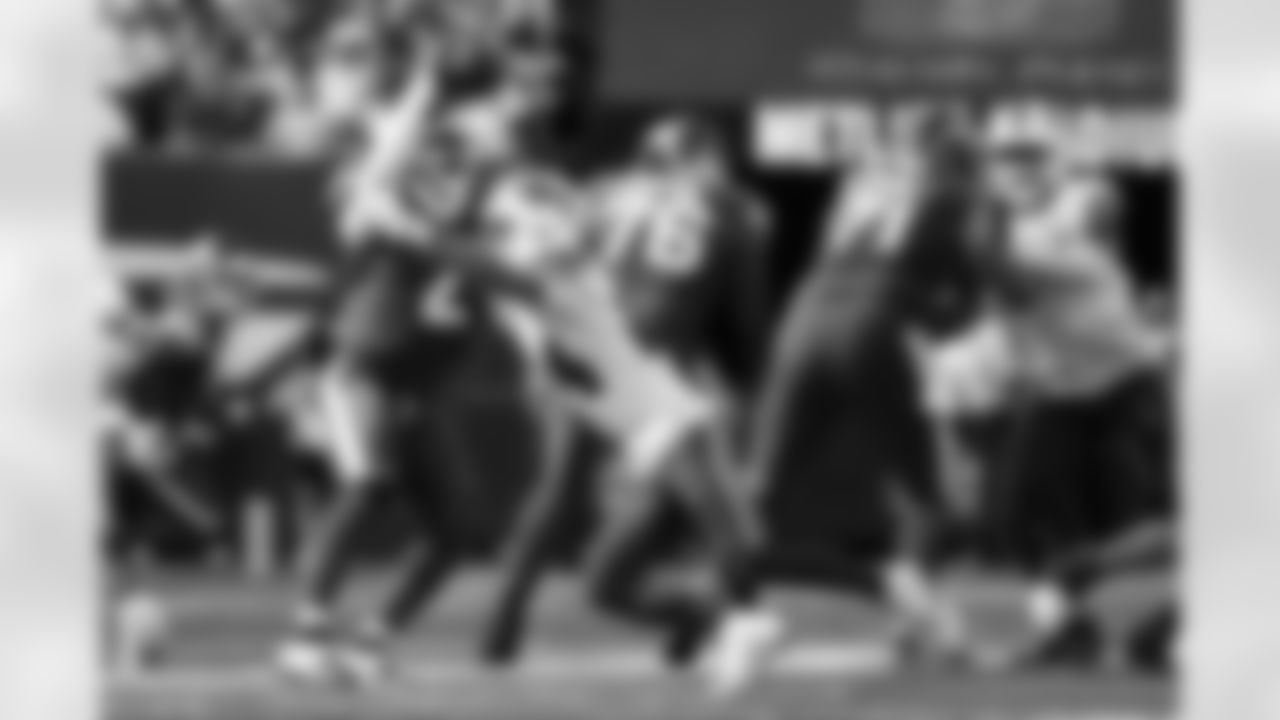 New York Jets vs Buffalo Bills, Regular Season, September 14, 2025 at Metlife Stadium.