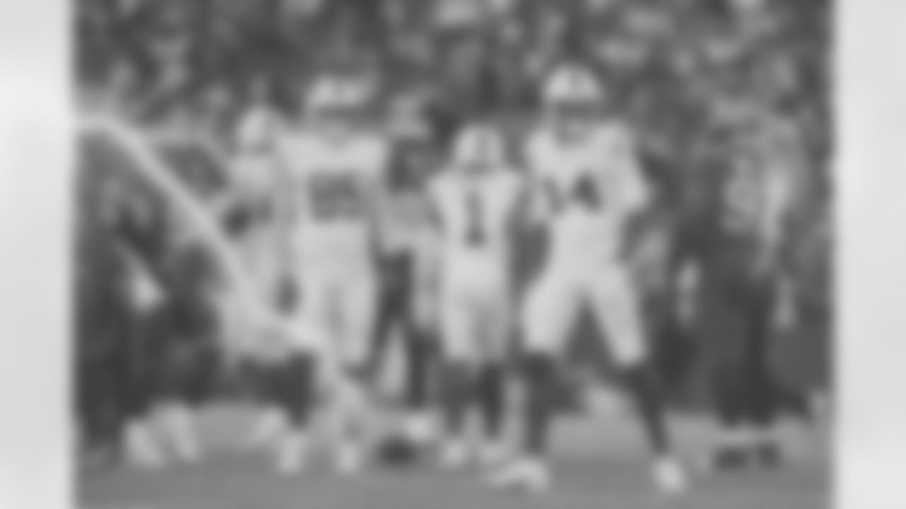 Buffalo Bills vs Tampa Bay Buccaneers, Regular Season, November 18, 2025 at Highmark Stadium.