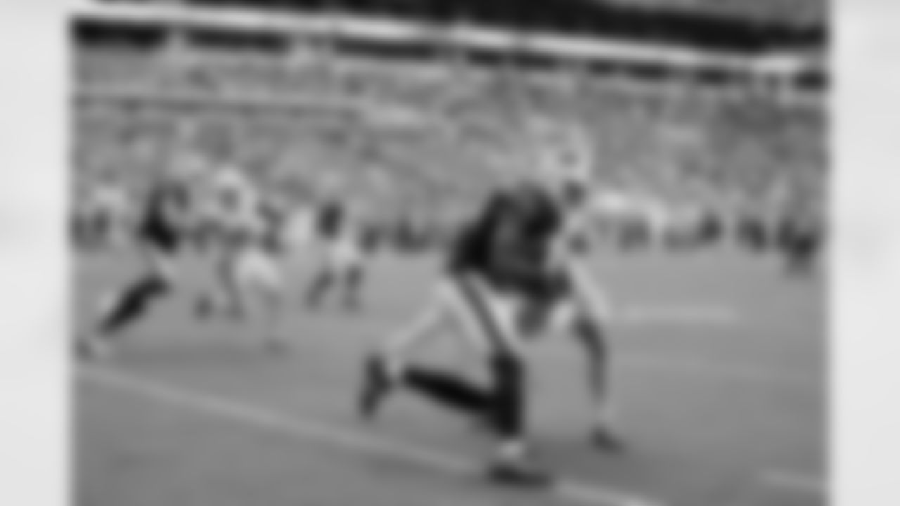 Miami Dolphins vs Buffalo Bills, Regular Season, November 09, 2025 at Hard Rock Stadium.