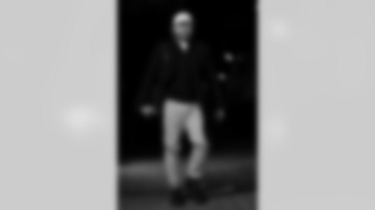 New England Patriots vs Buffalo Bills, Regular Season, December 14, 2025 at Gillette Stadium.