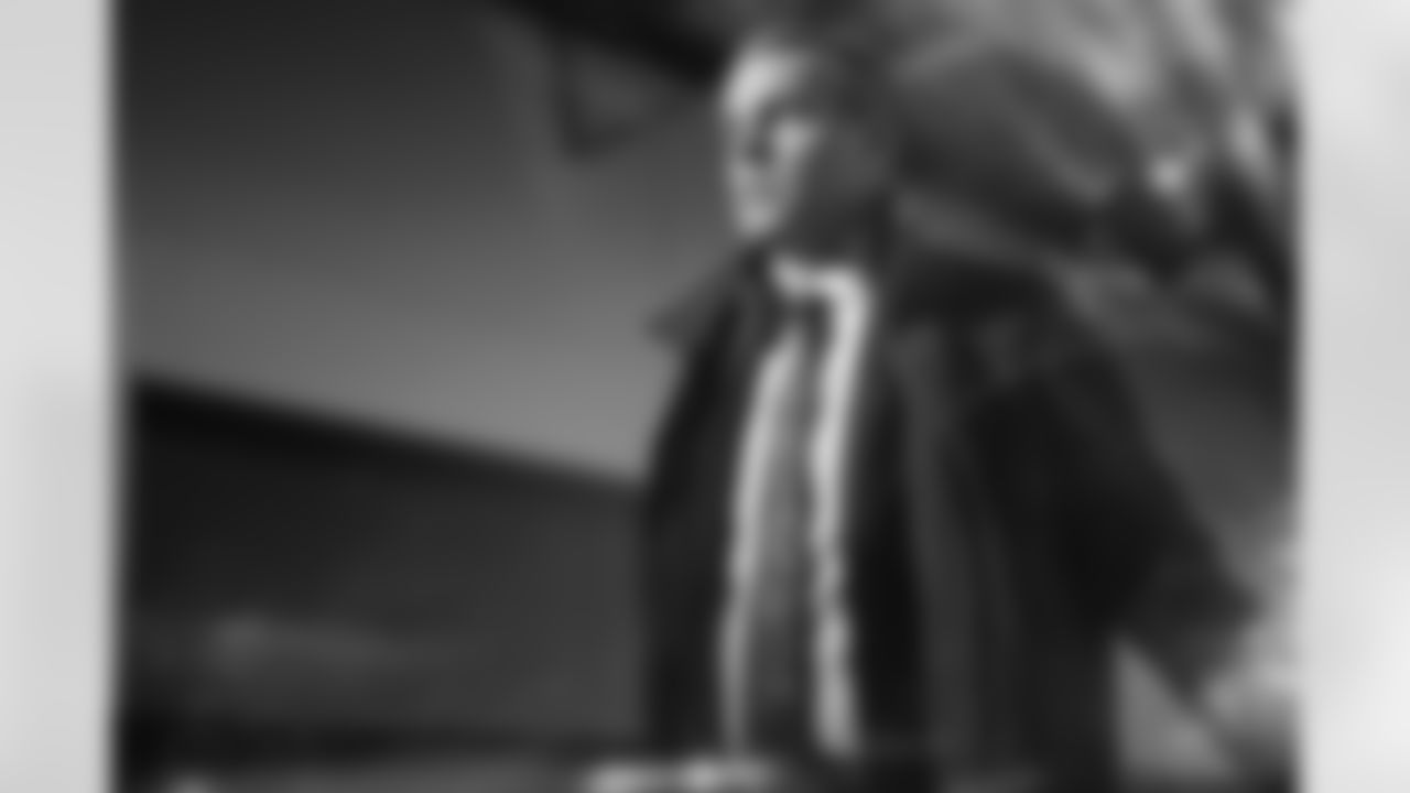 Pittsburgh Steelers vs Buffalo Bills, Regular Season, November 30, 2025 at Acrisure Stadium.