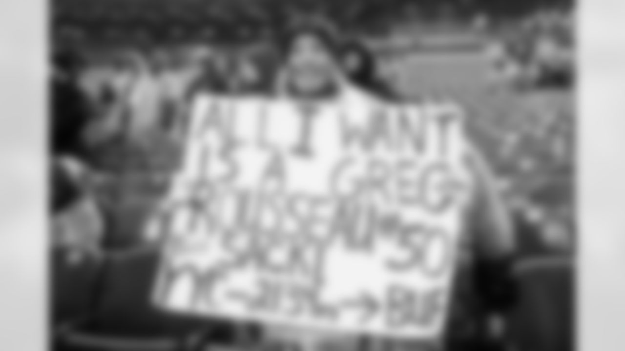 Buffalo Bills vs Philadelphia Eagles, Regular Season, December 28, 2025 at Highmark Stadium.