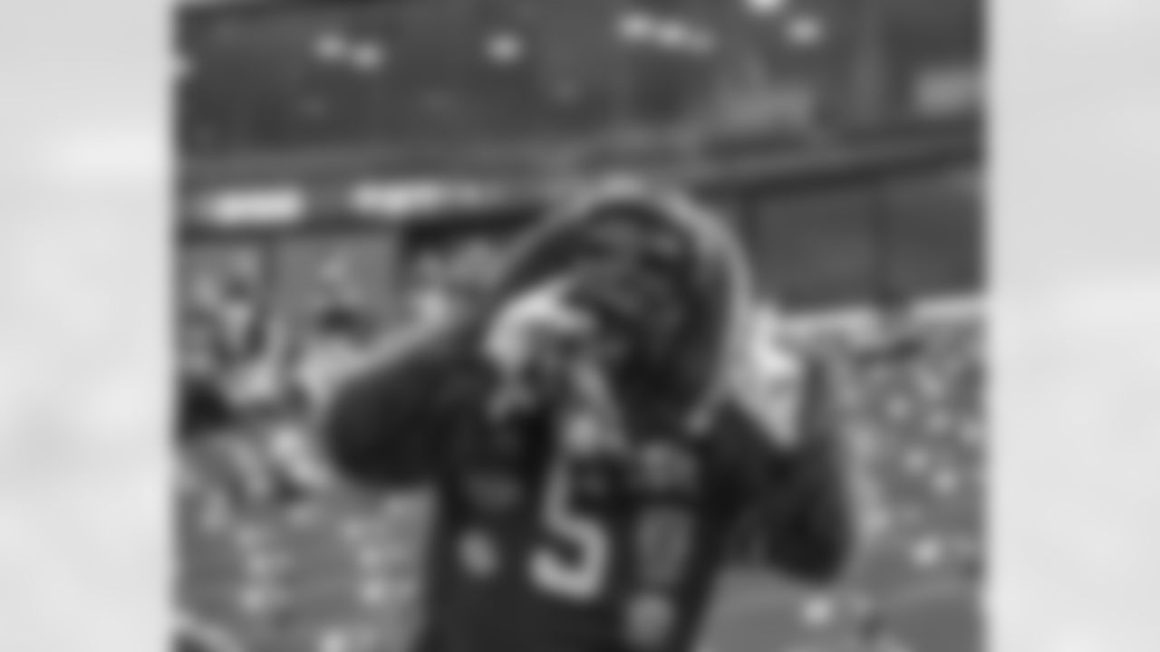 Buffalo Bills vs Miami Dolphins, Regular Season, September 17, 2025 at Highmark Stadium.