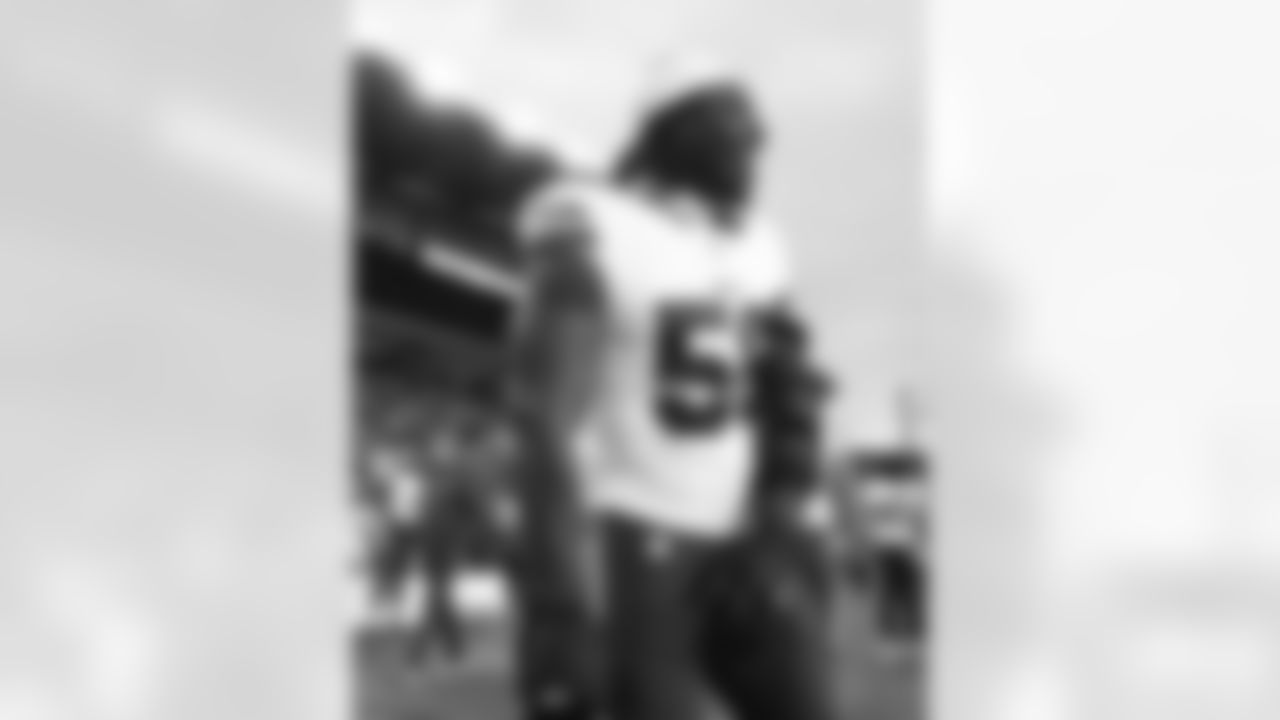 Pittsburgh Steelers vs Buffalo Bills, Regular Season, November 30, 2025 at Acrisure Stadium.