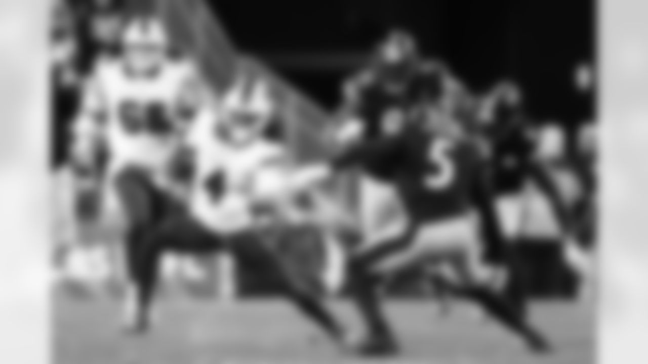 Pittsburgh Steelers vs Buffalo Bills, Regular Season, November 30, 2025 at Acrisure Stadium.