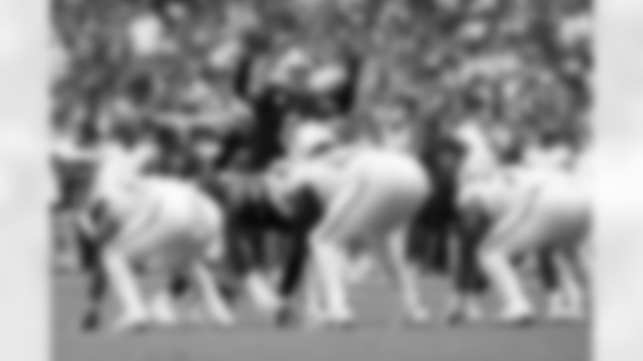 Miami Dolphins vs Buffalo Bills, Regular Season, November 09, 2025 at Hard Rock Stadium.