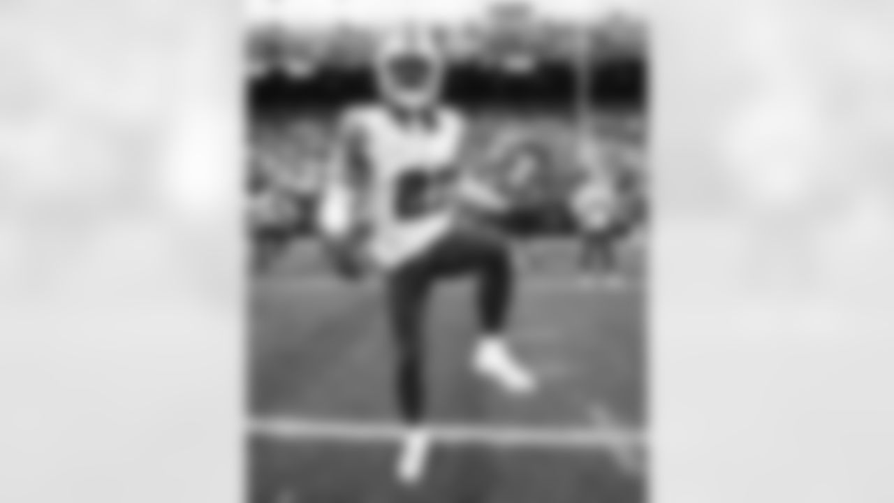 Pittsburgh Steelers vs Buffalo Bills, Regular Season, November 30, 2025 at Acrisure Stadium.