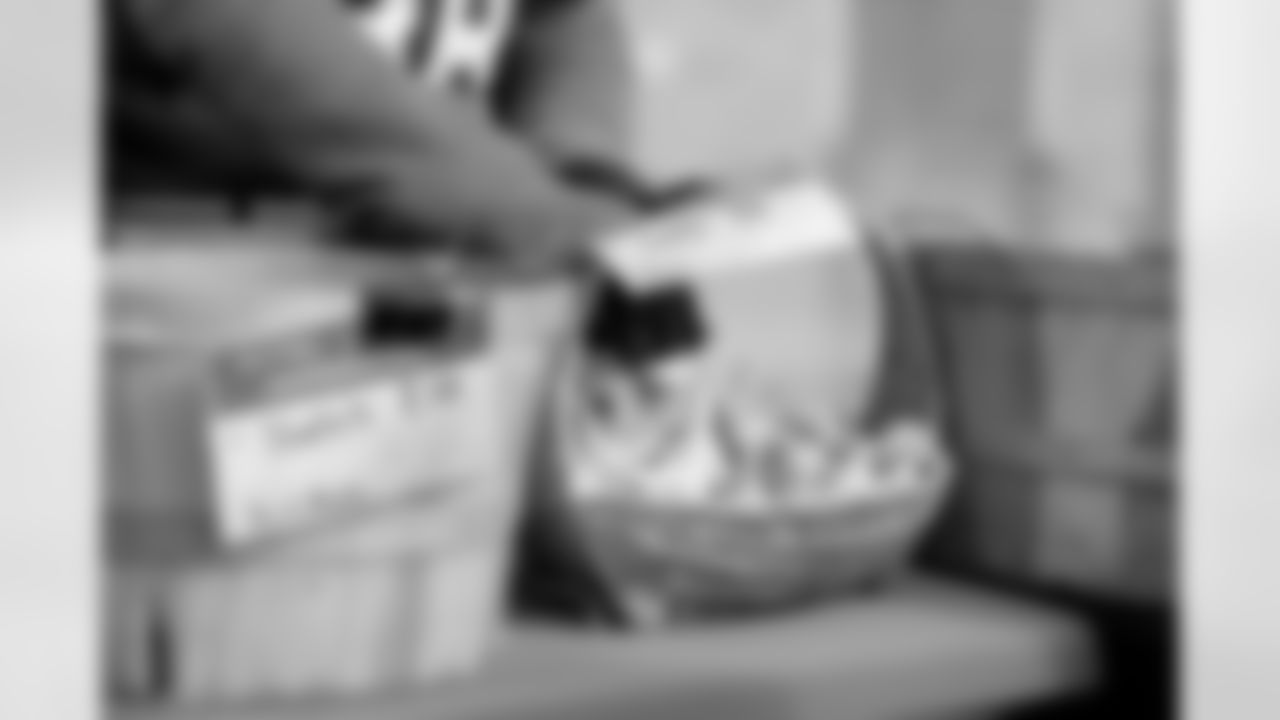 Free Mobile Food Markets, November 01, 2025 at #94 West Hertel Academy.