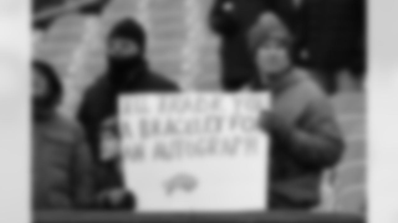 Cleveland Browns vs Buffalo Bills, Regular Season, December 21, 2025 at Huntington Bank Field.