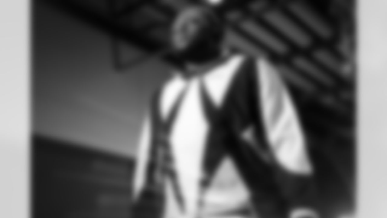 Pittsburgh Steelers vs Buffalo Bills, Regular Season, November 30, 2025 at Acrisure Stadium.