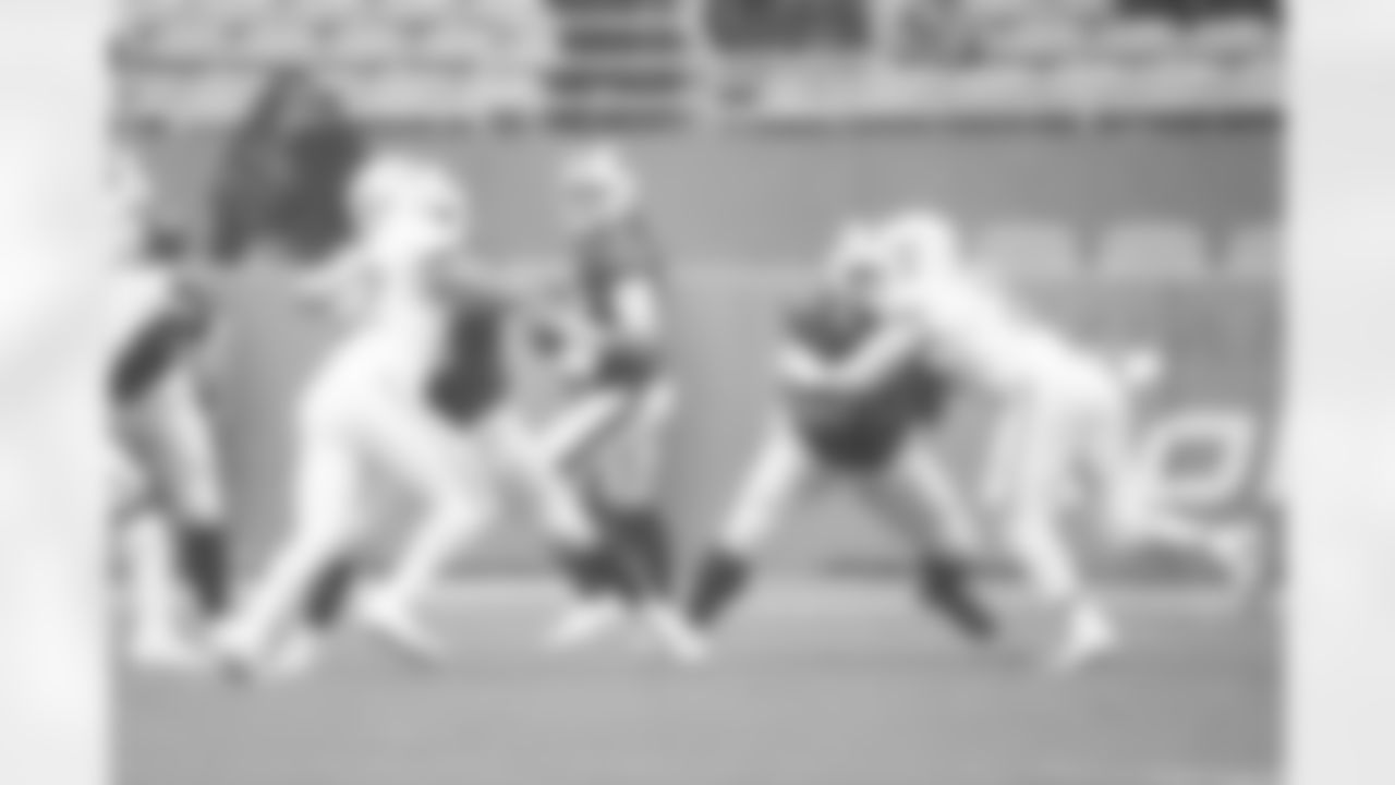 Miami Dolphins vs Buffalo Bills, Regular Season, November 09, 2025 at Hard Rock Stadium.