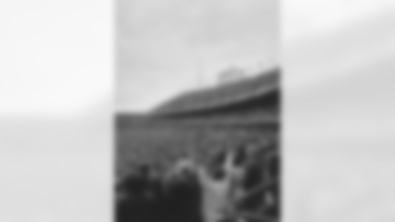 Buffalo Bills vs Tampa Bay Buccaneers, Regular Season, November 17, 2025 at Highmark Stadium.