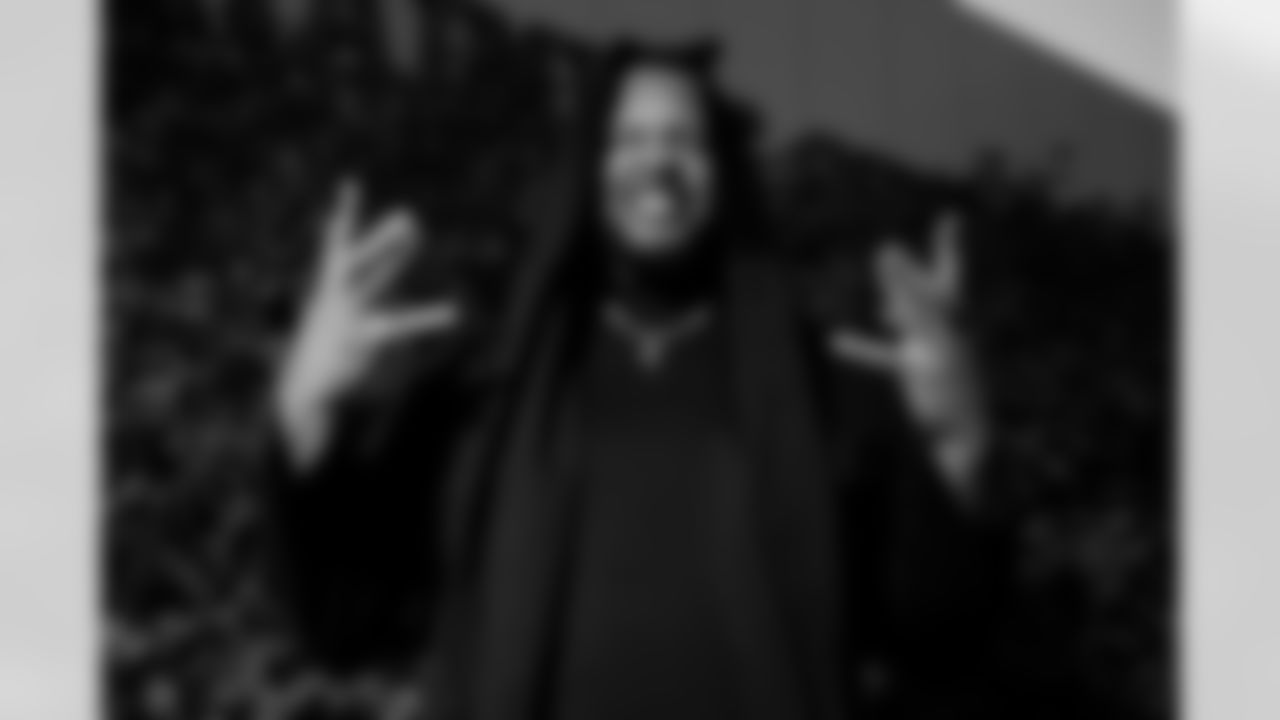 Dion Dawkins (73). Buffalo Bills vs Kansas City Chiefs, Regular Season, November 02, 2025 at Highmark Stadium.