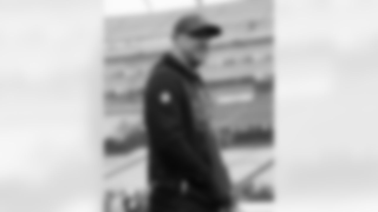 New England Patriots vs Buffalo Bills, Regular Season, December 14, 2025 at Gillette Stadium.