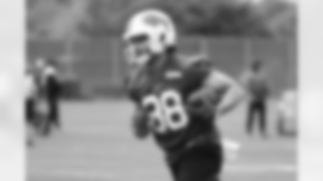 Dawson Knox (88). Buffalo Bills OTA workouts, May 27, 2025 at the Buffalo Bills Training Center.