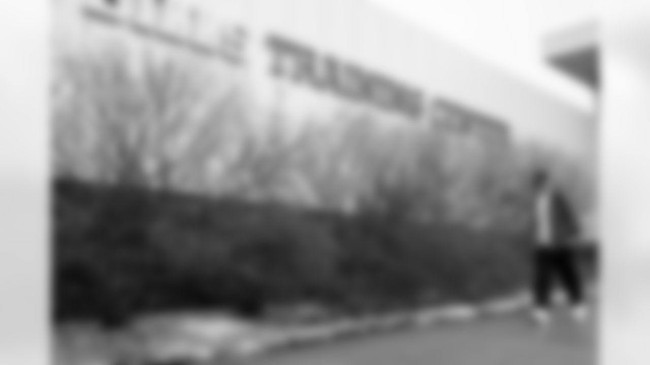 Buffalo Bills vs Philadelphia Eagles, Regular Season, December 28, 2025 at Highmark Stadium.