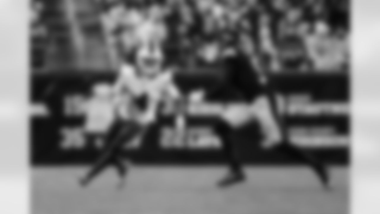 Pittsburgh Steelers vs Buffalo Bills, Regular Season, November 30, 2025 at Acrisure Stadium.