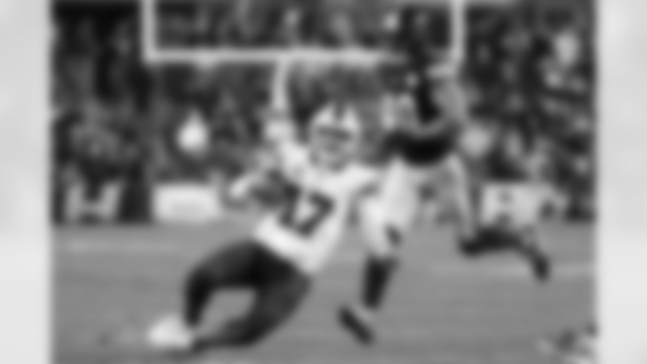 Pittsburgh Steelers vs Buffalo Bills, Regular Season, November 30, 2025 at Acrisure Stadium.