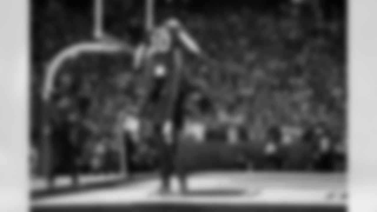 Buffalo Bills vs Miami Dolphins, Regular Season, September 18, 2025 at Highmark Stadium.