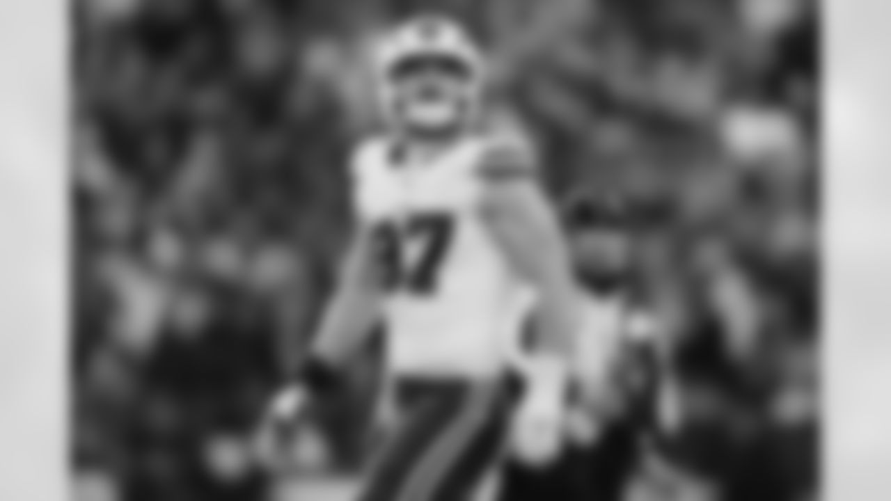 Cleveland Browns vs Buffalo Bills, Regular Season, December 21, 2025 at Huntington Bank Field.