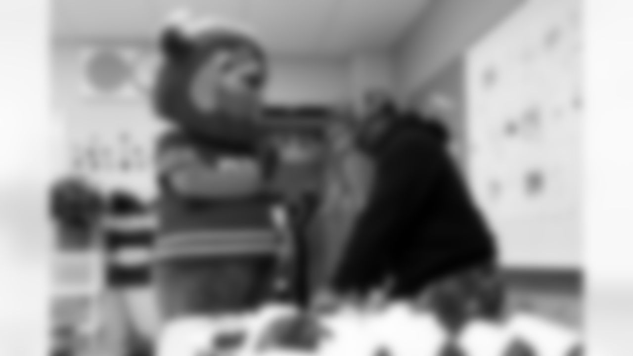 Free Mobile Food Markets, November 01, 2025 at #94 West Hertel Academy.