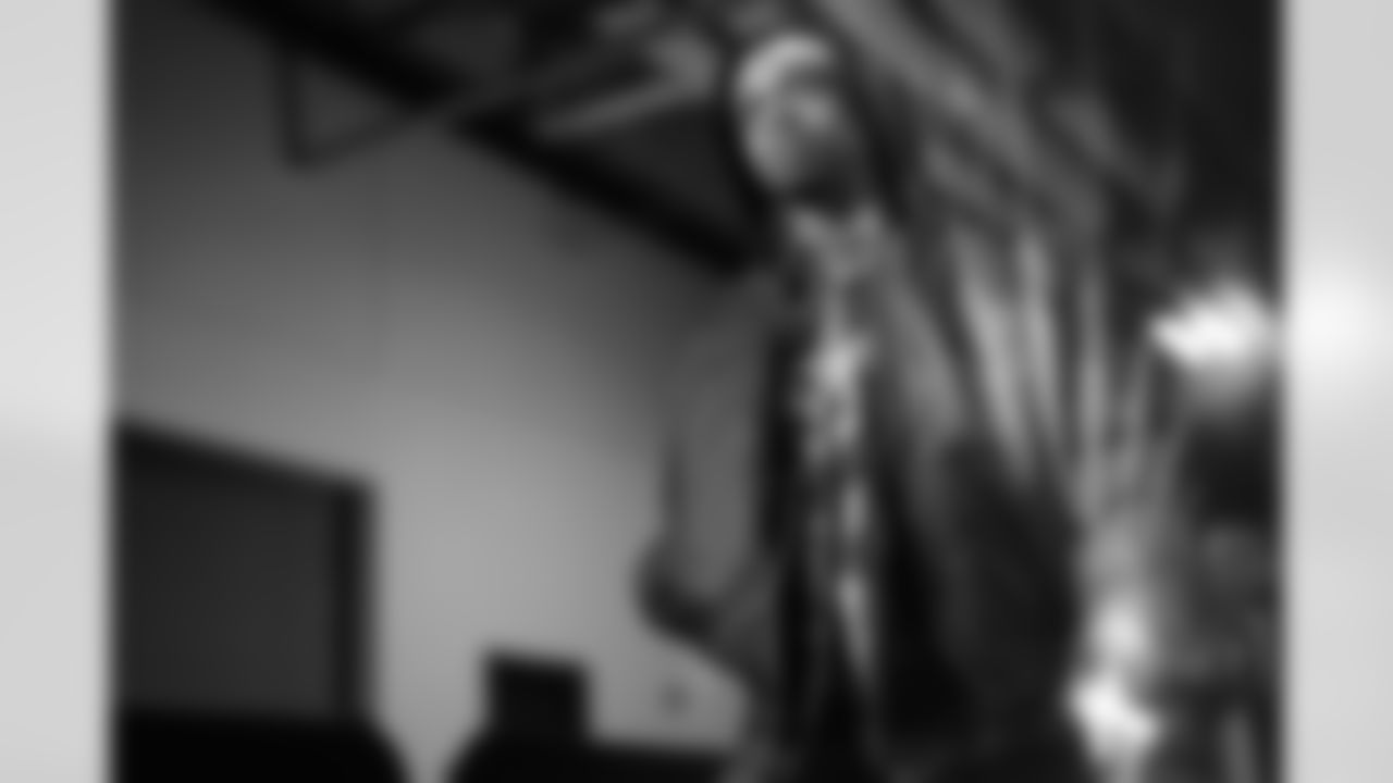 Pittsburgh Steelers vs Buffalo Bills, Regular Season, November 30, 2025 at Acrisure Stadium.