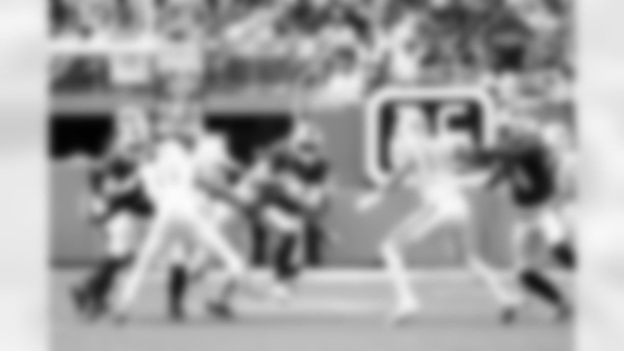 Miami Dolphins vs Buffalo Bills, Regular Season, November 09, 2025 at Hard Rock Stadium.