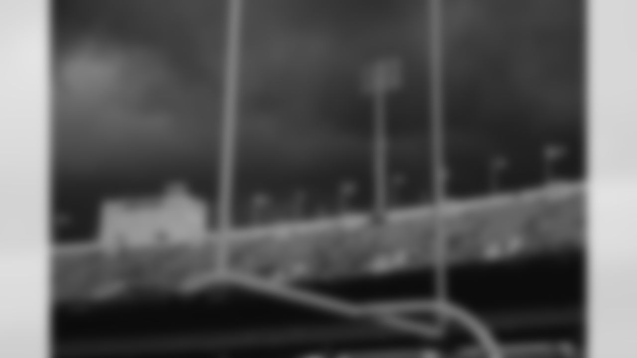 Buffalo Bills vs Tampa Bay Buccaneers, Regular Season, November 18, 2025 at Highmark Stadium.