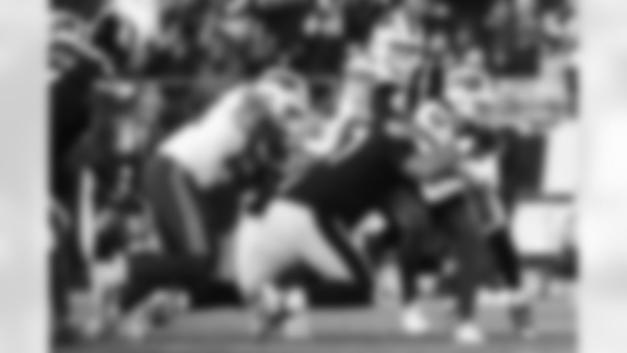 Pittsburgh Steelers vs Buffalo Bills, Regular Season, November 30, 2025 at Acrisure Stadium.