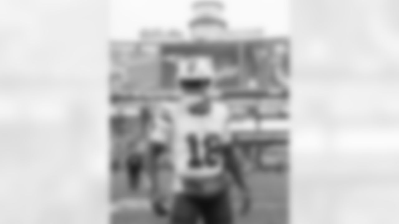 New England Patriots vs Buffalo Bills, Regular Season, December 14, 2025 at Gillette Stadium.