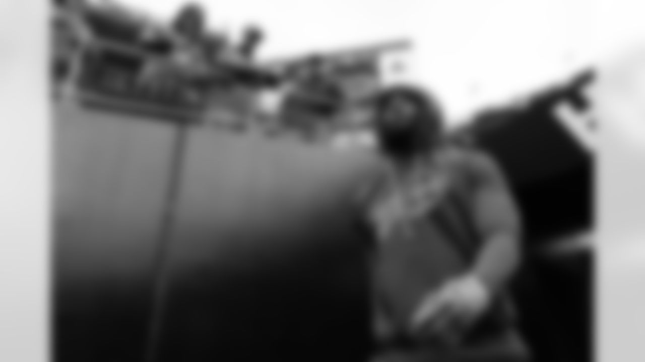 Pittsburgh Steelers vs Buffalo Bills, Regular Season, November 30, 2025 at Acrisure Stadium.