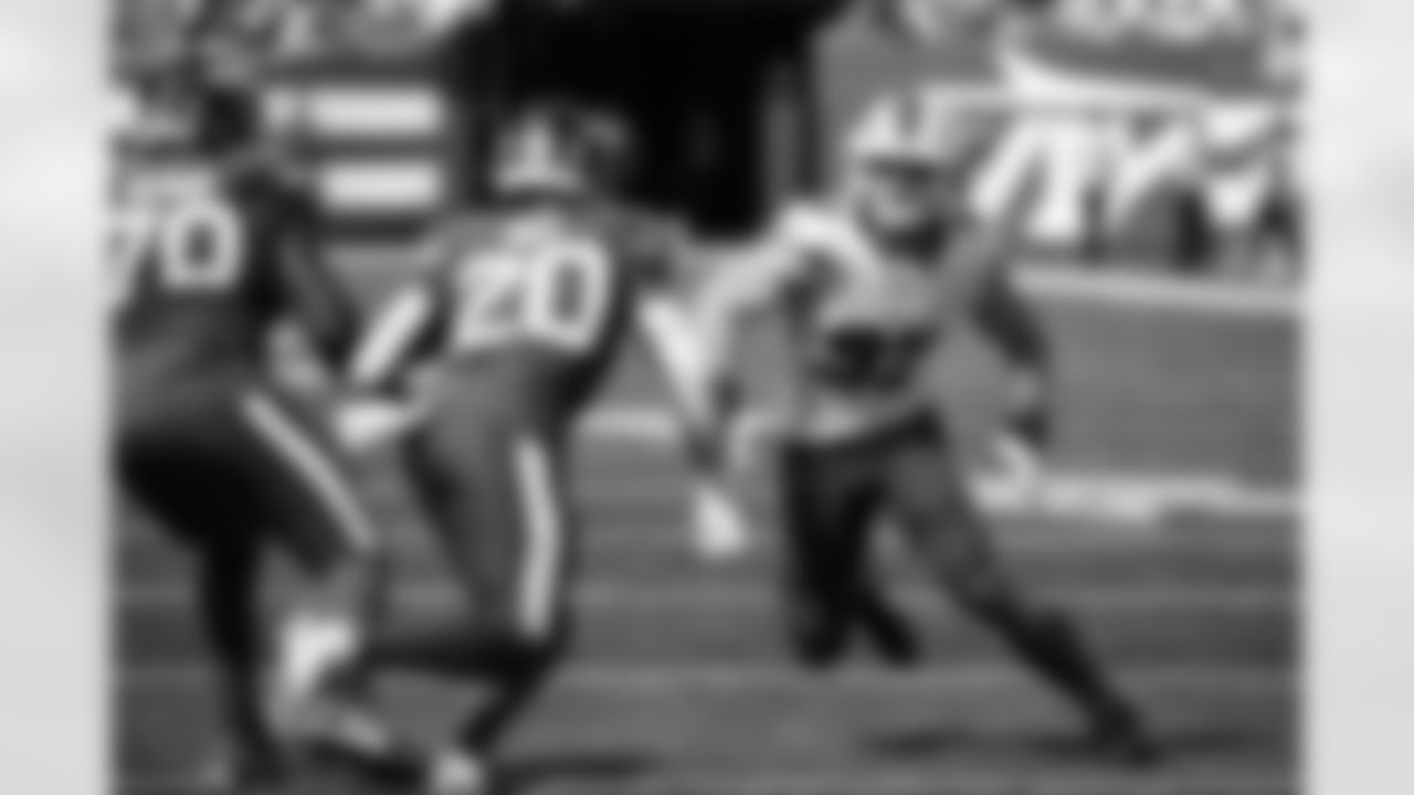 New York Jets vs Buffalo Bills, Regular Season, September 14, 2025 at Metlife Stadium.