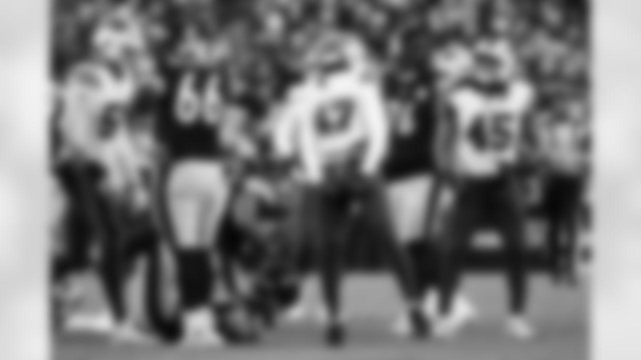 Pittsburgh Steelers vs Buffalo Bills, Regular Season, November 30, 2025 at Acrisure Stadium.