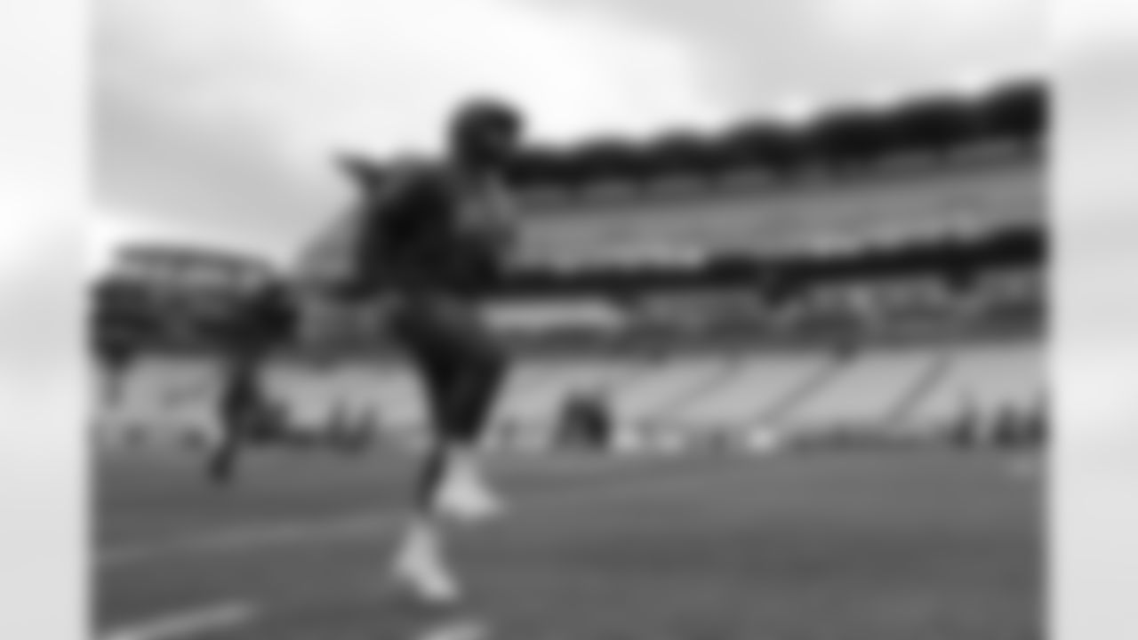 Pittsburgh Steelers vs Buffalo Bills, Regular Season, November 30, 2025 at Acrisure Stadium.