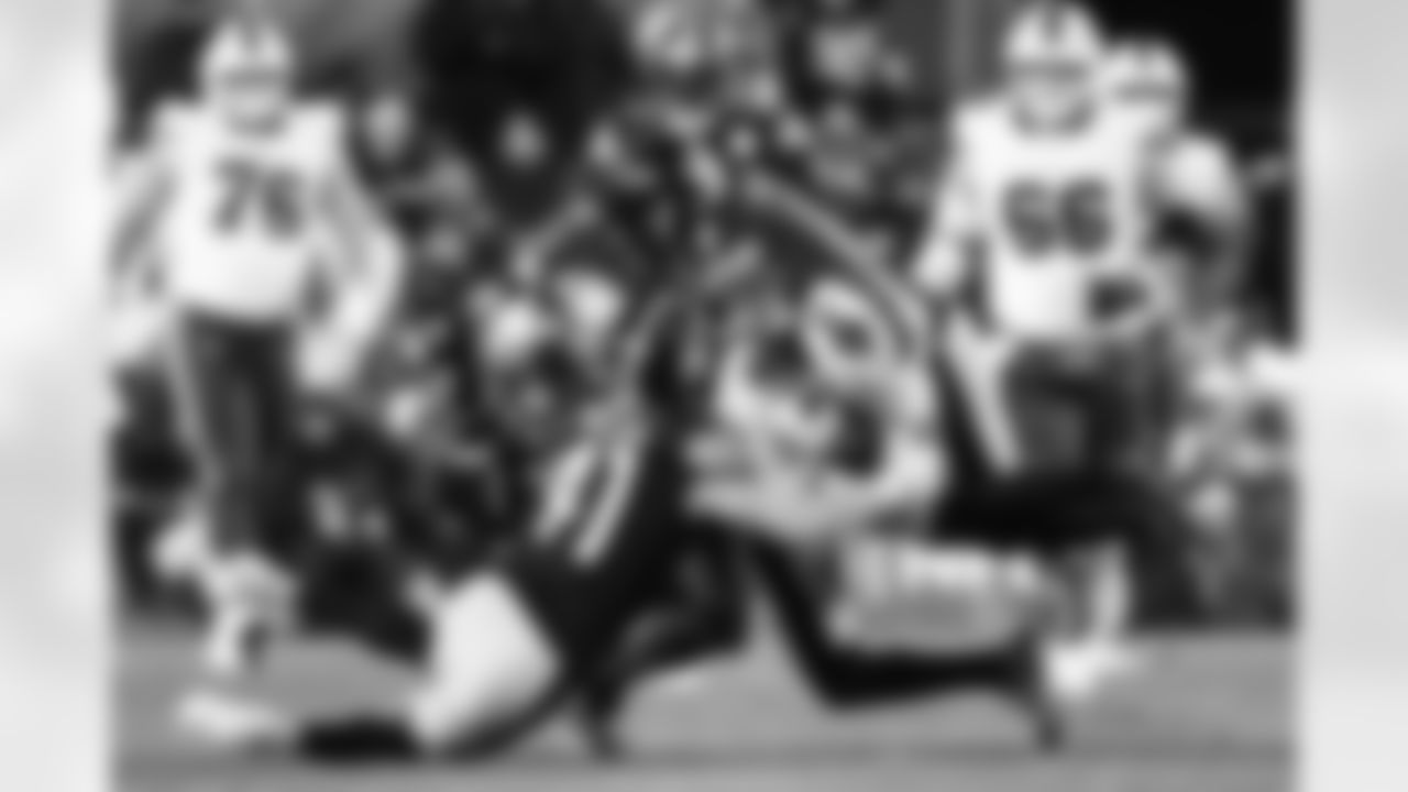 Pittsburgh Steelers vs Buffalo Bills, Regular Season, November 30, 2025 at Acrisure Stadium.