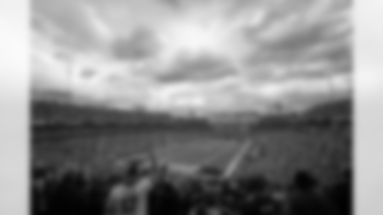 Buffalo Bills vs Tampa Bay Buccaneers, Regular Season, November 16, 2025 at Highmark Stadium.