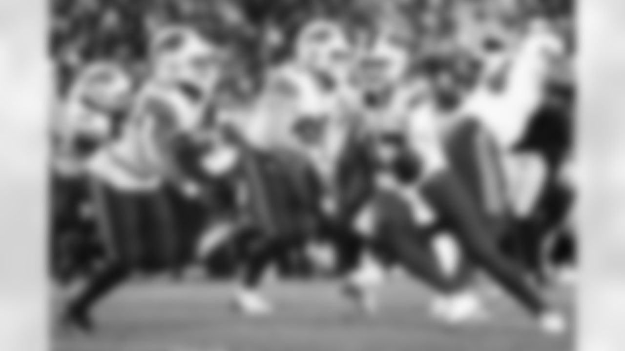 Pittsburgh Steelers vs Buffalo Bills, Regular Season, November 30, 2025 at Acrisure Stadium.